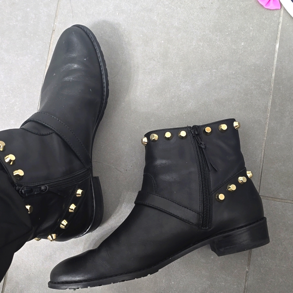 LIKE NEW Stuart Weitzman GoWest Studded Leather Ankle Boot, Black Gold- Size 7.5